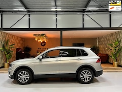 Volkswagen Tiguan - 1.4 TSI ACT Connected Series Garantie Virtueel Trekhaak Navi Carplay Rijklaar