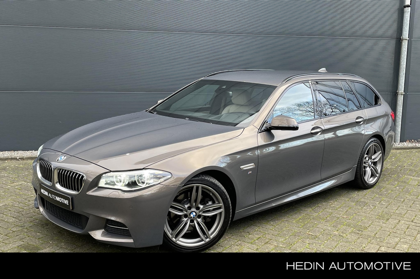 BMW 5-serie Touring - 520xd M Sport Edition Trekhaak | Harman Kardon Geluidsinstallatie | Head-Up Display | Zeer - AutoWereld.nl