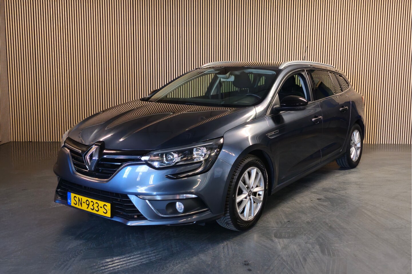 Renault Mégane Estate - 1.2 TCe Limited - Apple Carplay/Android Auto - Cruisecontrol - AutoWereld.nl