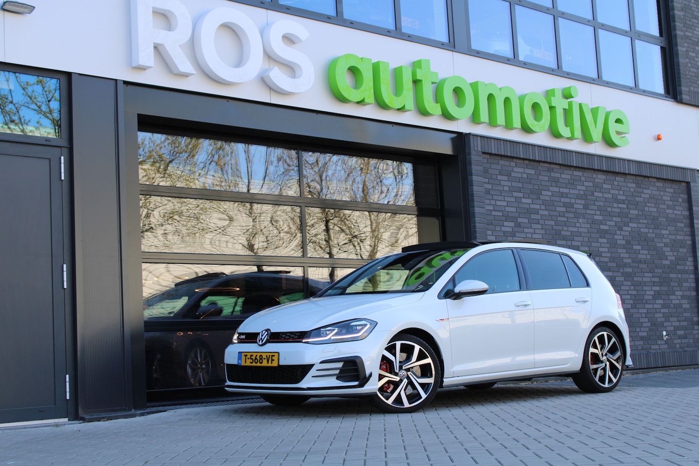 Volkswagen Golf - 2.0 TSI GTI Performance | PANO | MAXTON | CARBON STUUR | KEYLESS | DYNAUDIO | - AutoWereld.nl