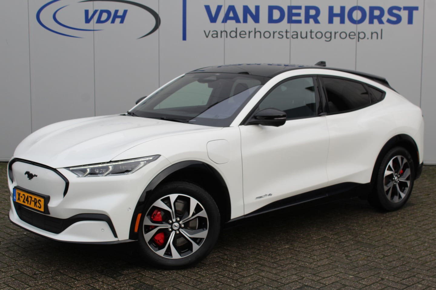 Ford Mustang Mach-E - 75kWh/269pk AWD Premium AUTOMAAT volledig ELEKTRISCH ! Fabrieksgarantie t/m 01-03-2027 ! V - AutoWereld.nl