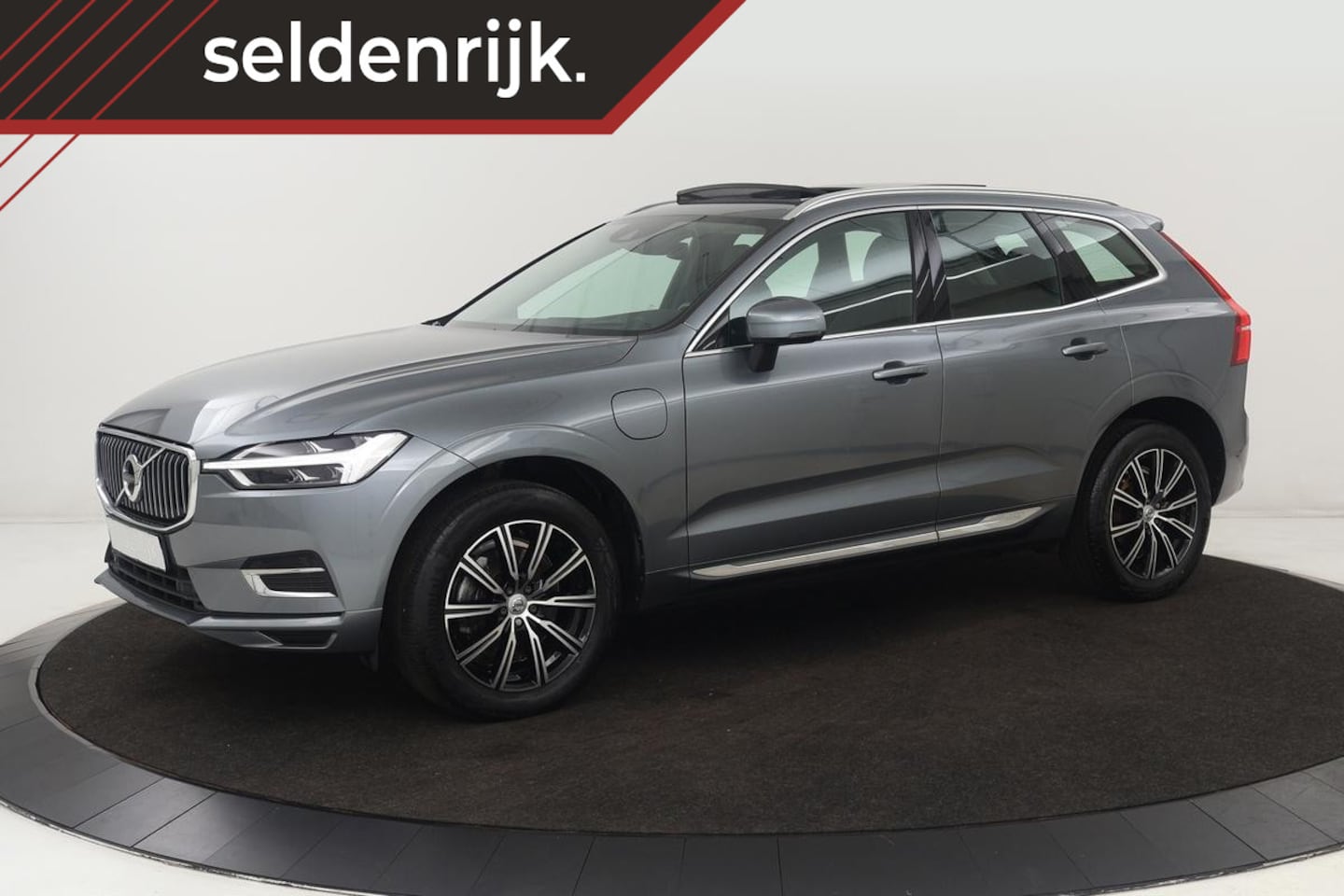 Volvo XC60 - 2.0 T6 Recharge AWD Inscription | Panoramadak | Head-Up | Leder | Stoel & stuurverwarming - AutoWereld.nl