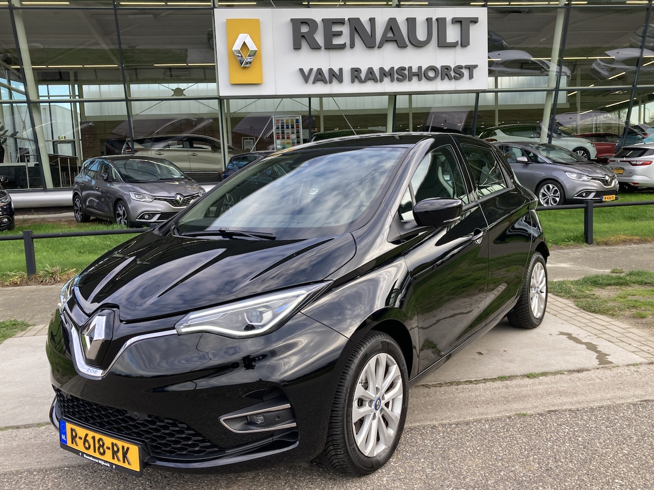 Renault Zoe - E-Tech Electric R135 Intens 50 kWh (KoopBatterij) CCS-SNELLADER! / Camera / Bluetooth / Cr - AutoWereld.nl