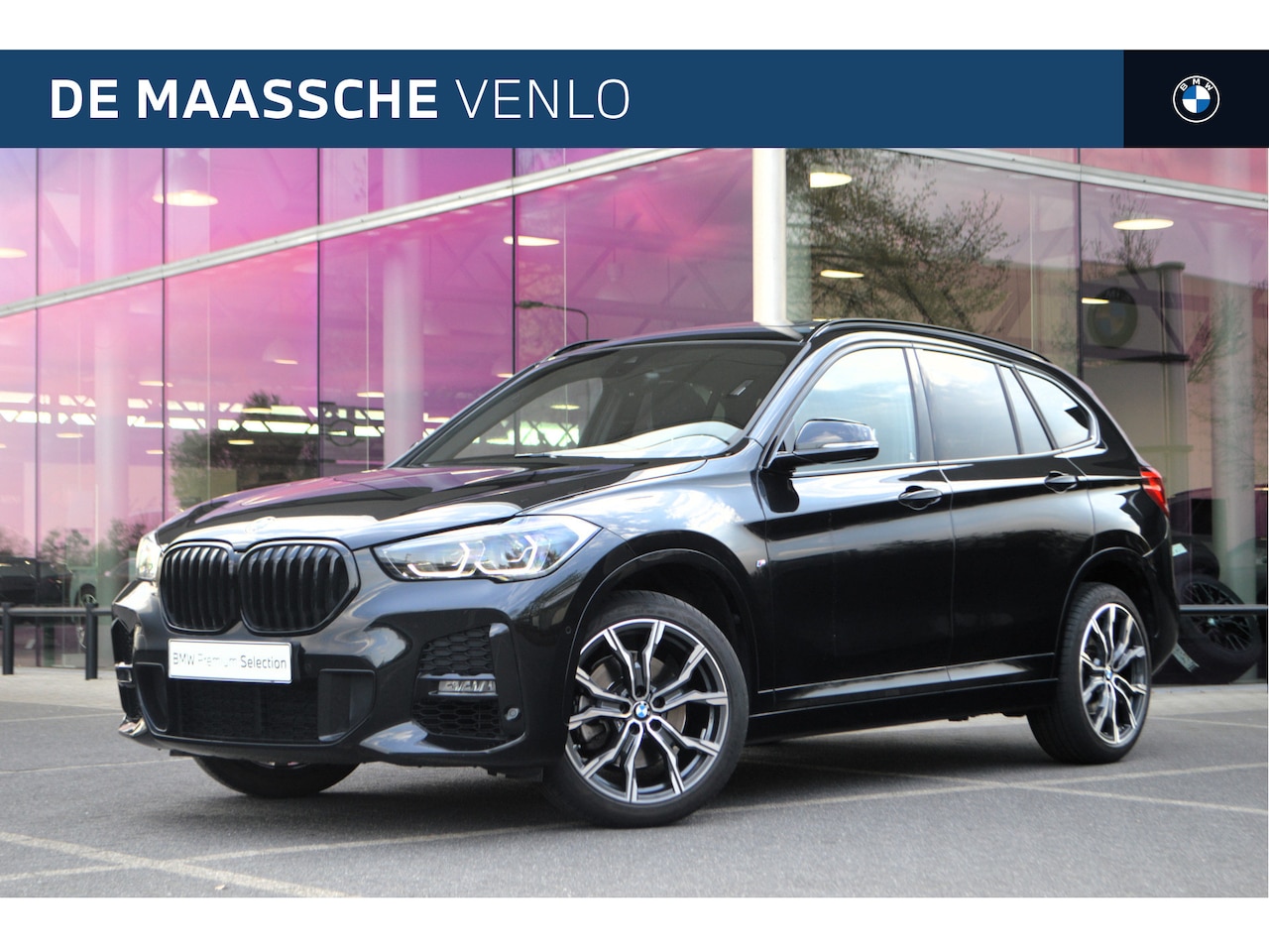 BMW X1 - sDrive20i High Executive M Sport Automaat / Panoramadak / Trekhaak afneembaar / Actieve cr - AutoWereld.nl