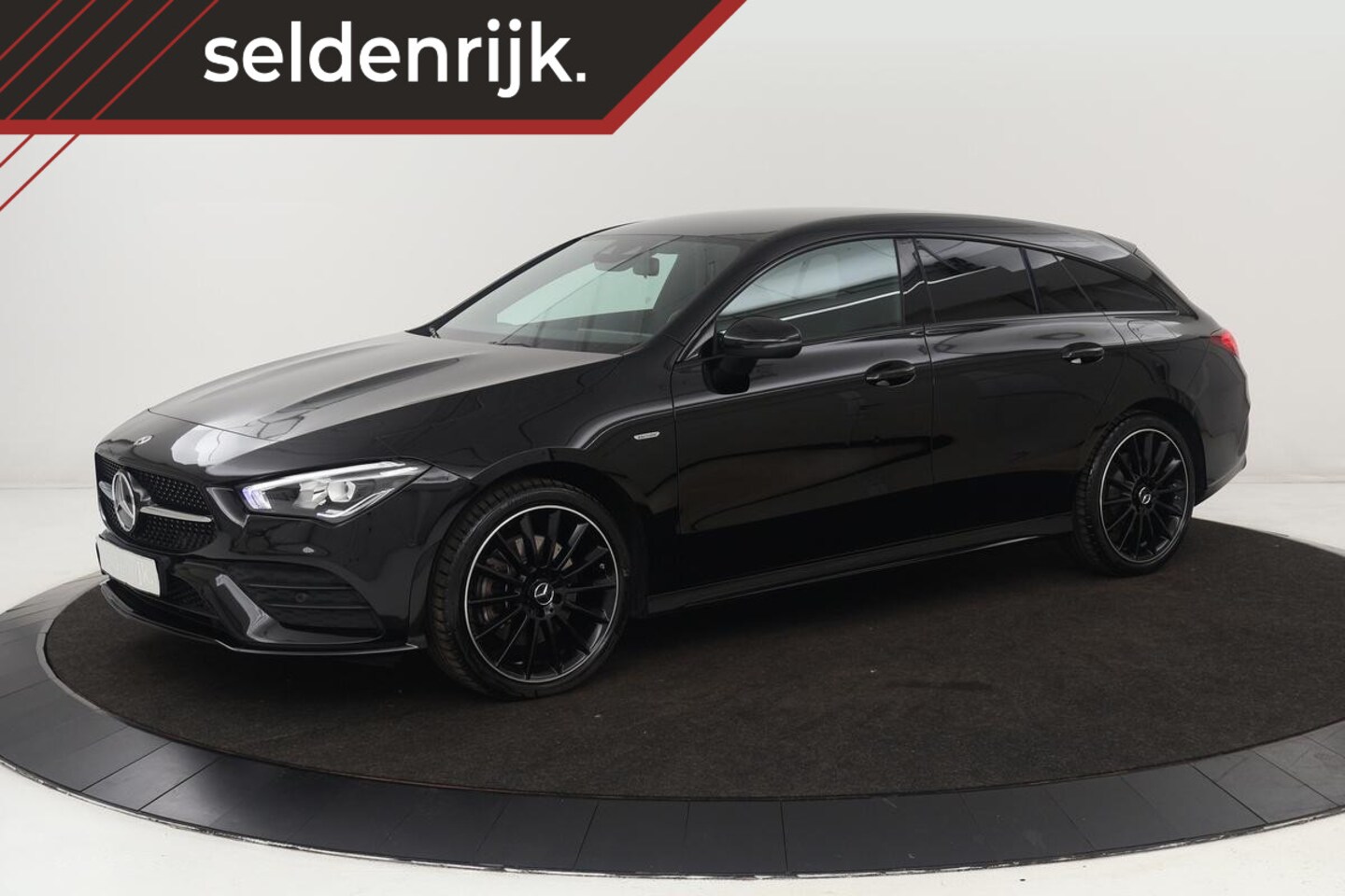 Mercedes-Benz CLA-klasse Shooting Brake - 250e AMG Night | Carplay | Stoelverwarming | Leder/Alcantara | Sfeerverlichting | Camera | - AutoWereld.nl