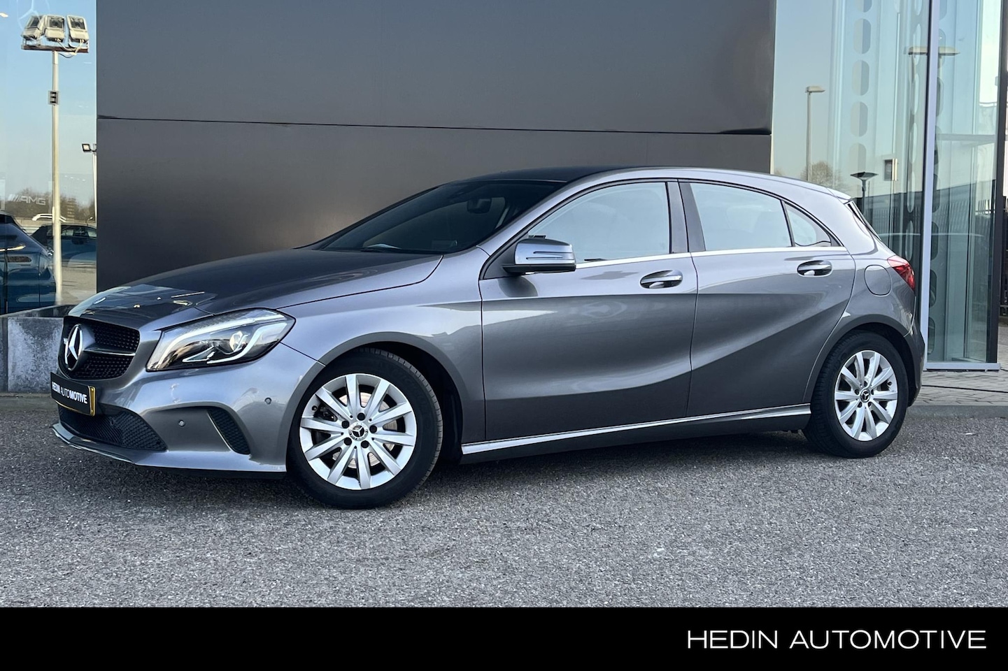 Mercedes-Benz A-klasse - A 180 Automaat Business Solution Plus Style Line | LED | Stoelverwarming | Keyless-Start | - AutoWereld.nl