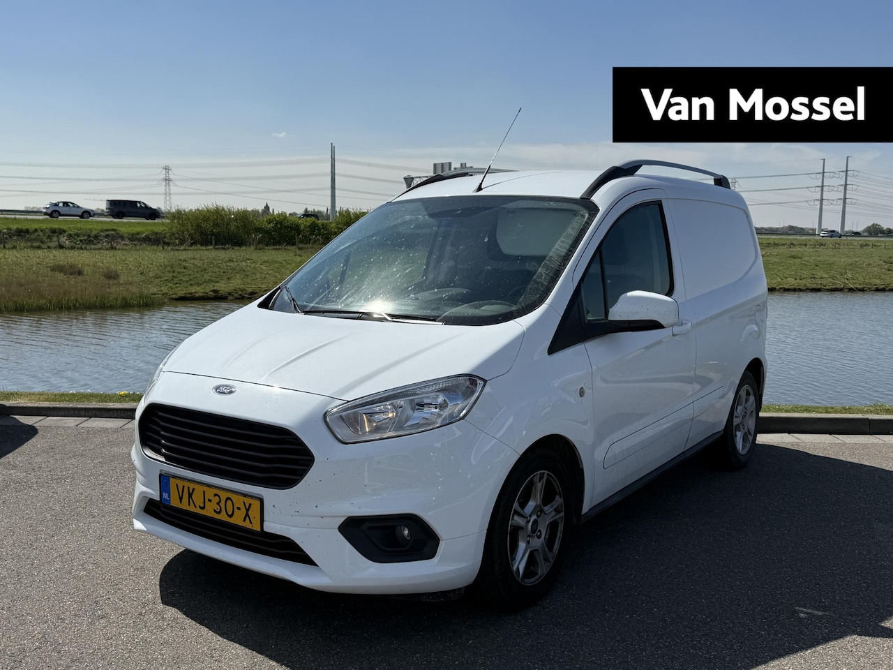 Ford Transit Courier - 1.5 TDCI Limited Duratorq S&S LMV | Parkeersensoren | Camera | Verw. Stoelen | Dakrails - AutoWereld.nl