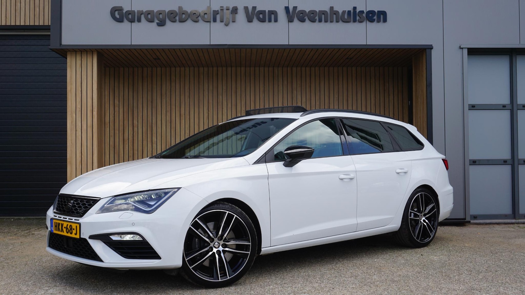 Seat Leon ST - Cupra 2.0 TSI 301pk 4DRIVE Pano.Dak Beats Virtual Cockpit *Black Edition* 19inch LM *Zeer - AutoWereld.nl