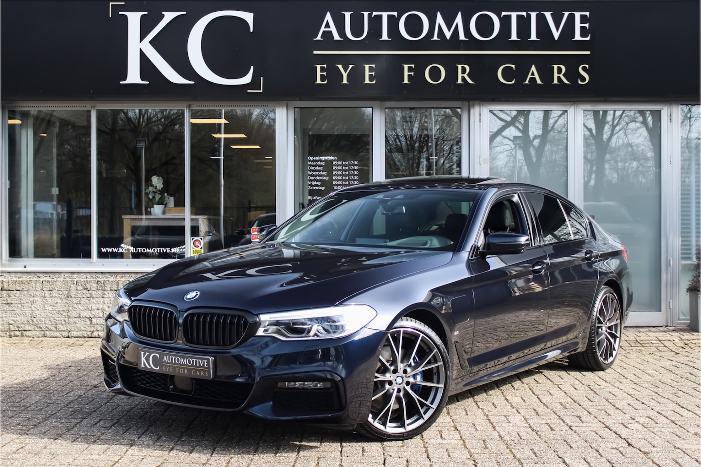 BMW 5-serie - 530e High M-Sport | !VOL! | Nightvision | TV - AutoWereld.nl