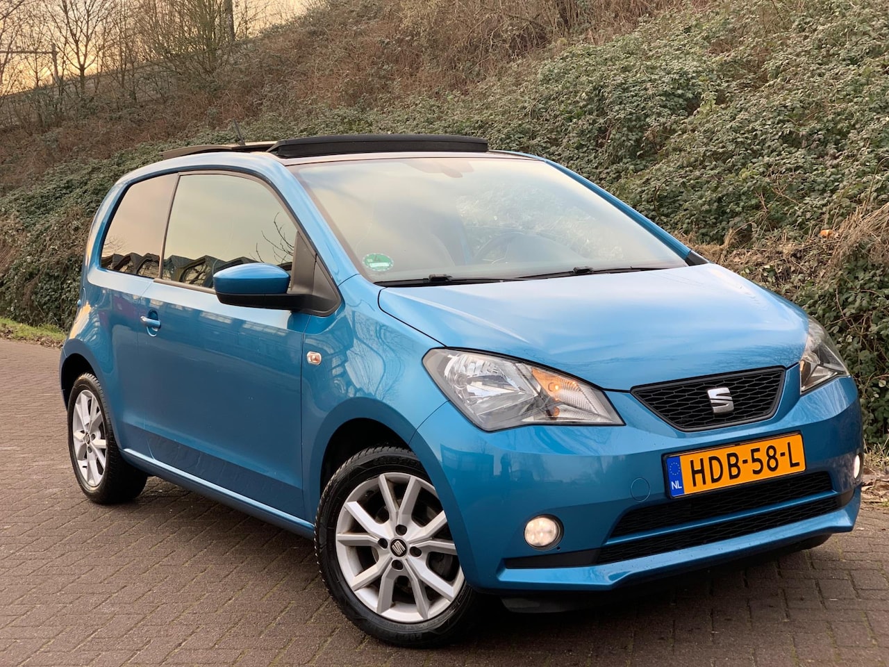 Seat Mii - 1.0 FR Connect |AIRCO|PANO|CRUISE|LEDER|PDC|2018 ! |APK 2027|GARANTIE|INRUIL MOGELIJK - AutoWereld.nl