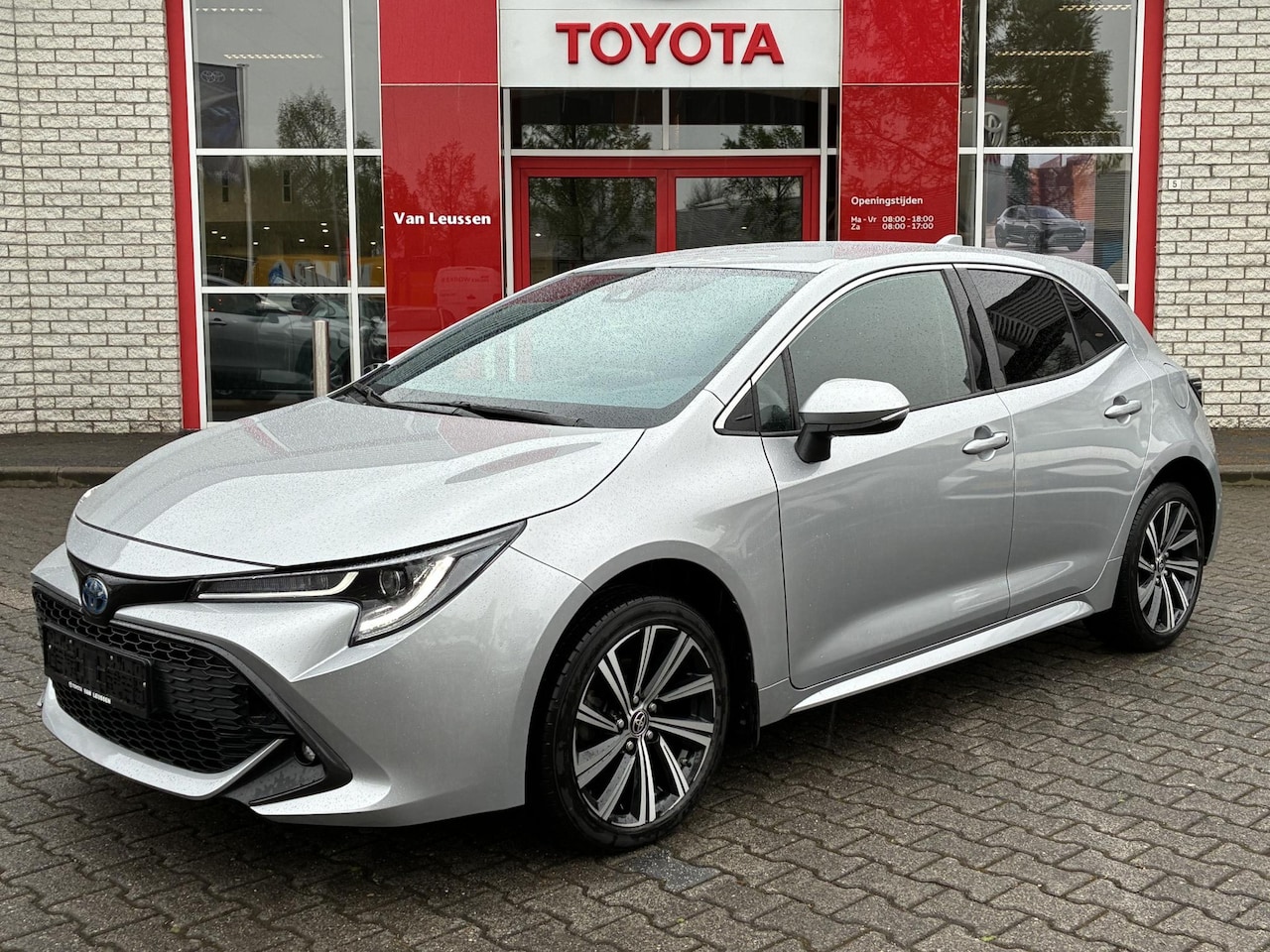 Toyota Corolla - 1.8 HYBRID DYNAMIC STOEL/STUURVERW APPLE/ANDROID NAVI KEYLESS LED 17" LM-VELGEN CLIMA AD-C - AutoWereld.nl