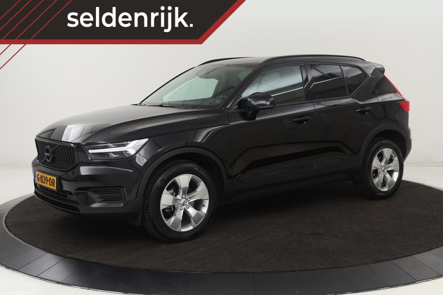 Volvo XC40 - 1.5 T3 Momentum Pro | Leder | Stoelverwarming | Camera | Navigatie | PDC | Full LED | Clim - AutoWereld.nl