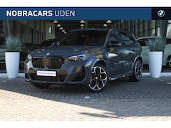 BMW X1 - M35i High Executive Automaat / Panoramadak / M sportstoelen / Adaptieve LED / Parking Assi