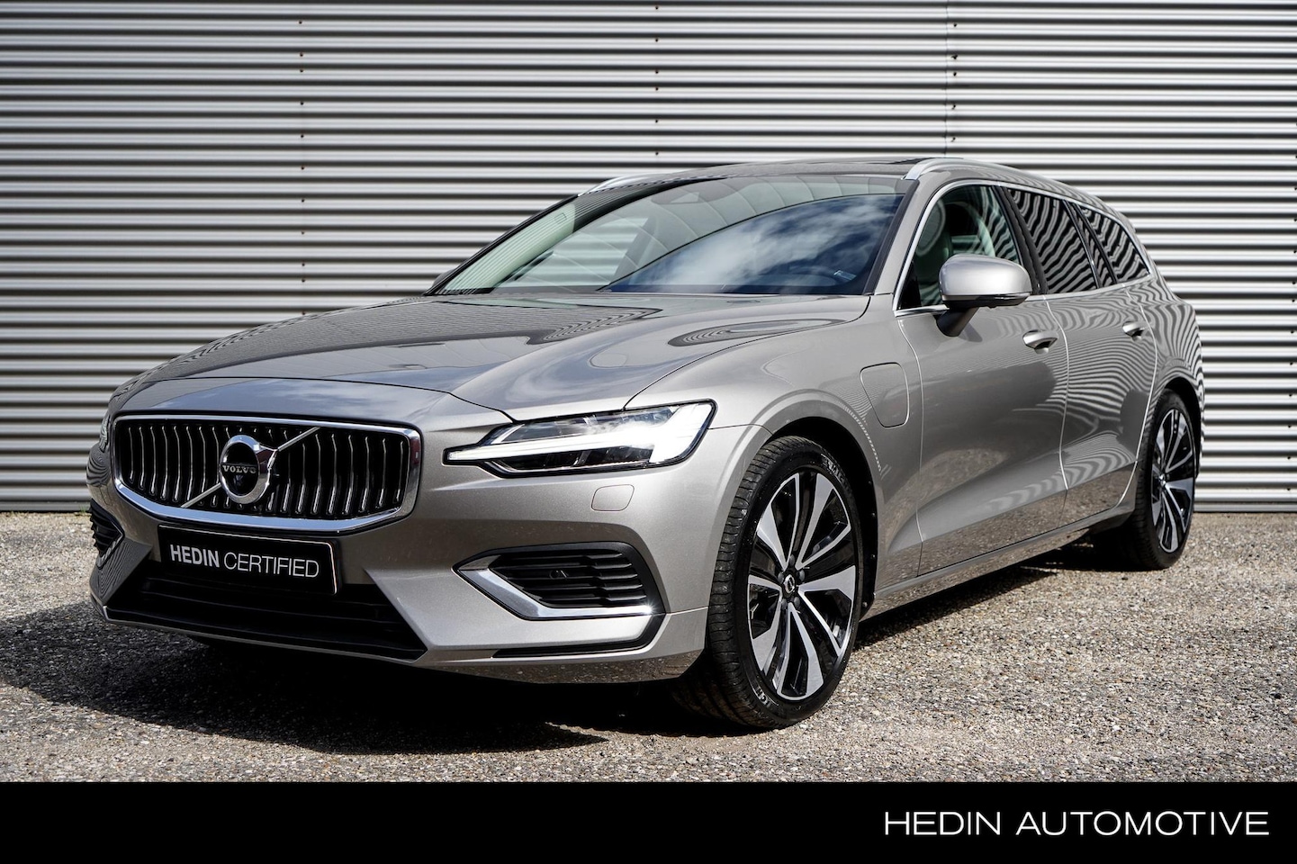 Volvo V60 - T6 Recharge AWD Inscription | Long Range | Panoramadak | Lederen bekleding met massagefunc - AutoWereld.nl