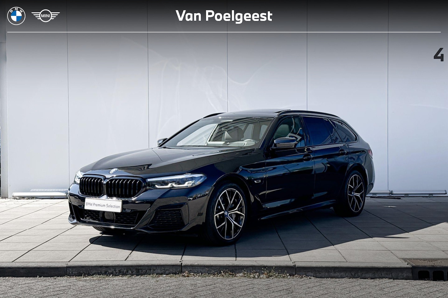 BMW 5-serie Touring - 530e High Executive M-Sport Comfort Acces / Electrische Zwenkhaak / Glazen Schuifdak / Dri - AutoWereld.nl