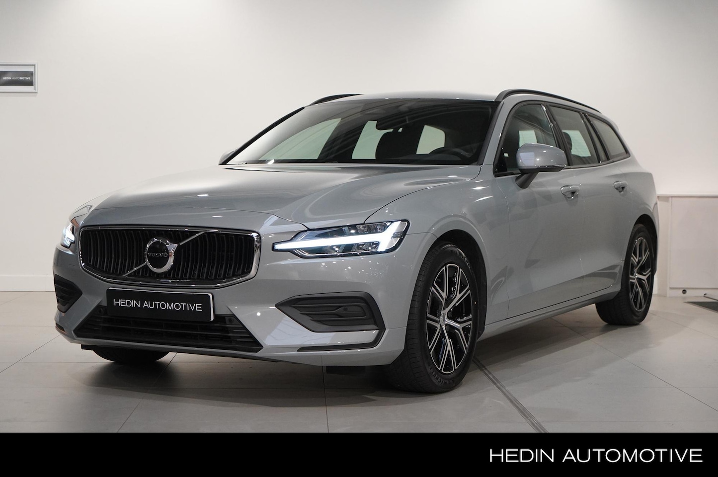 Volvo V60 - B3 Essential Edition Mild Hybride Automaat 163pk | Google Maps | Parkeer Camera achter | C - AutoWereld.nl