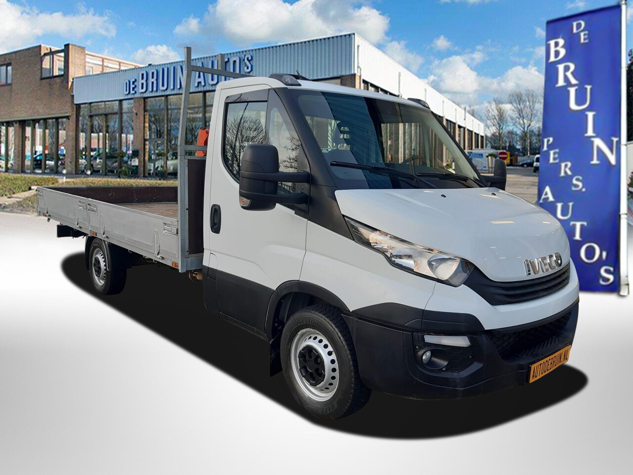 Iveco Daily - 35S14 Airco Kraan Trekhaak 3500 Kg 136pk Open laadbak 4.25 lang - AutoWereld.nl