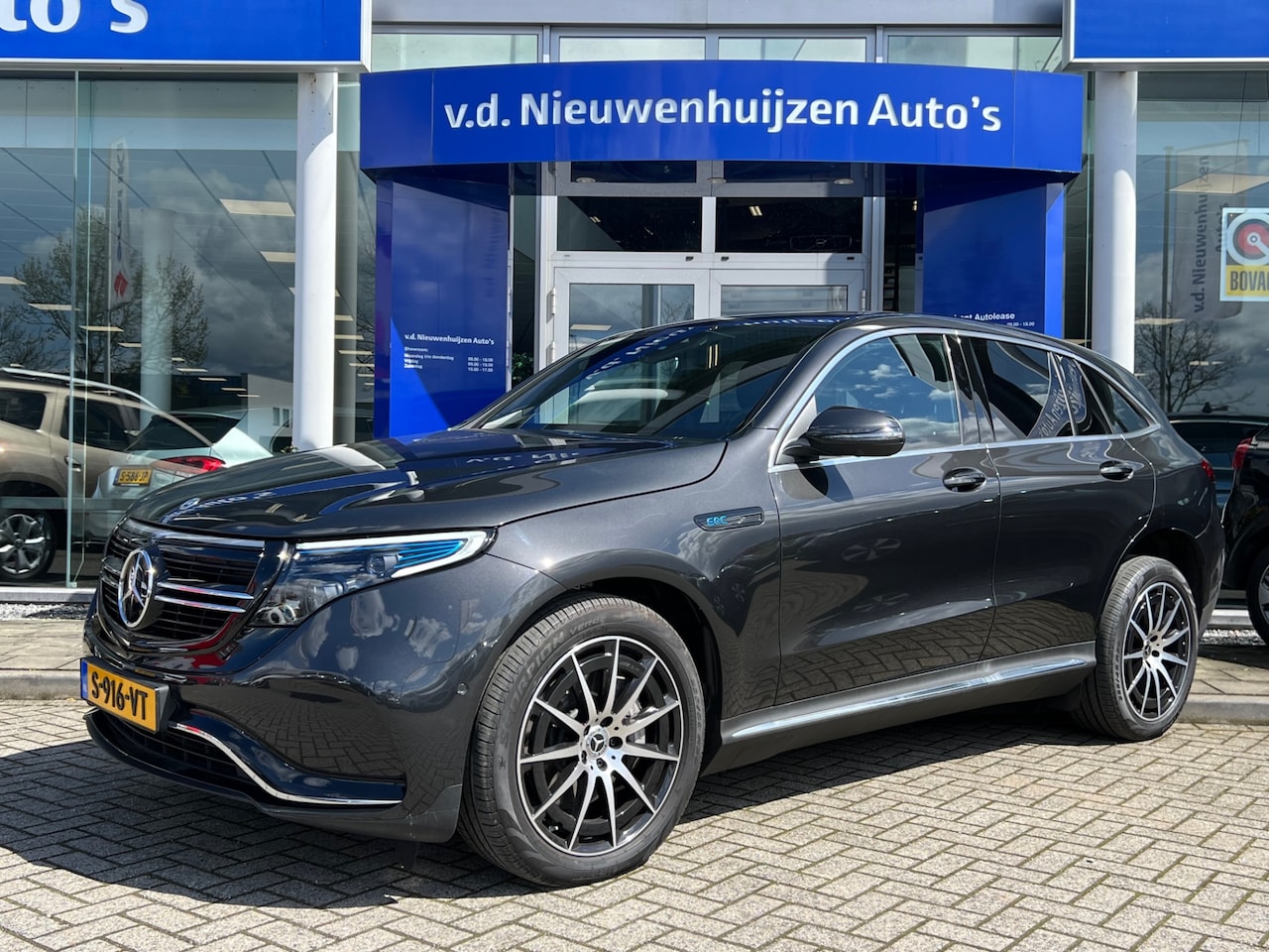 Mercedes-Benz EQC - 400 4MATIC AMG Line 80 kWh | Multibeam LED | 360 Camera | € 2000,- Inruilpremie ! |   Info - AutoWereld.nl