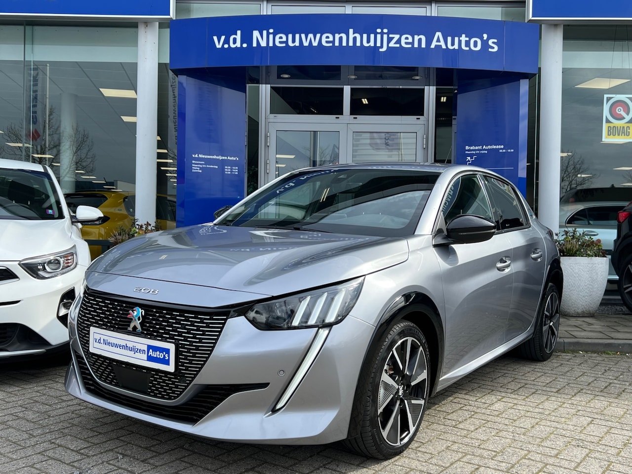 Peugeot e-208 - EV GT 50 kWh | Navi | Stoelverwarming | Carplay | € 2000,- Inruilpremie ! |  Info Bas: 049 - AutoWereld.nl