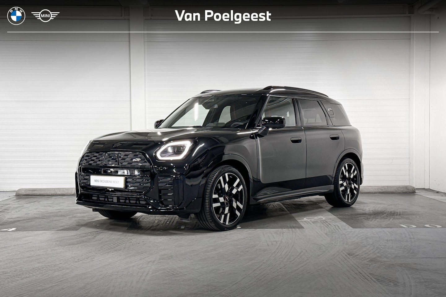 MINI Countryman - E | John Cooper Works Uitvoering | Pakket XL | Panoramadak | 20" JCW Flag Spoke Jet Black - AutoWereld.nl