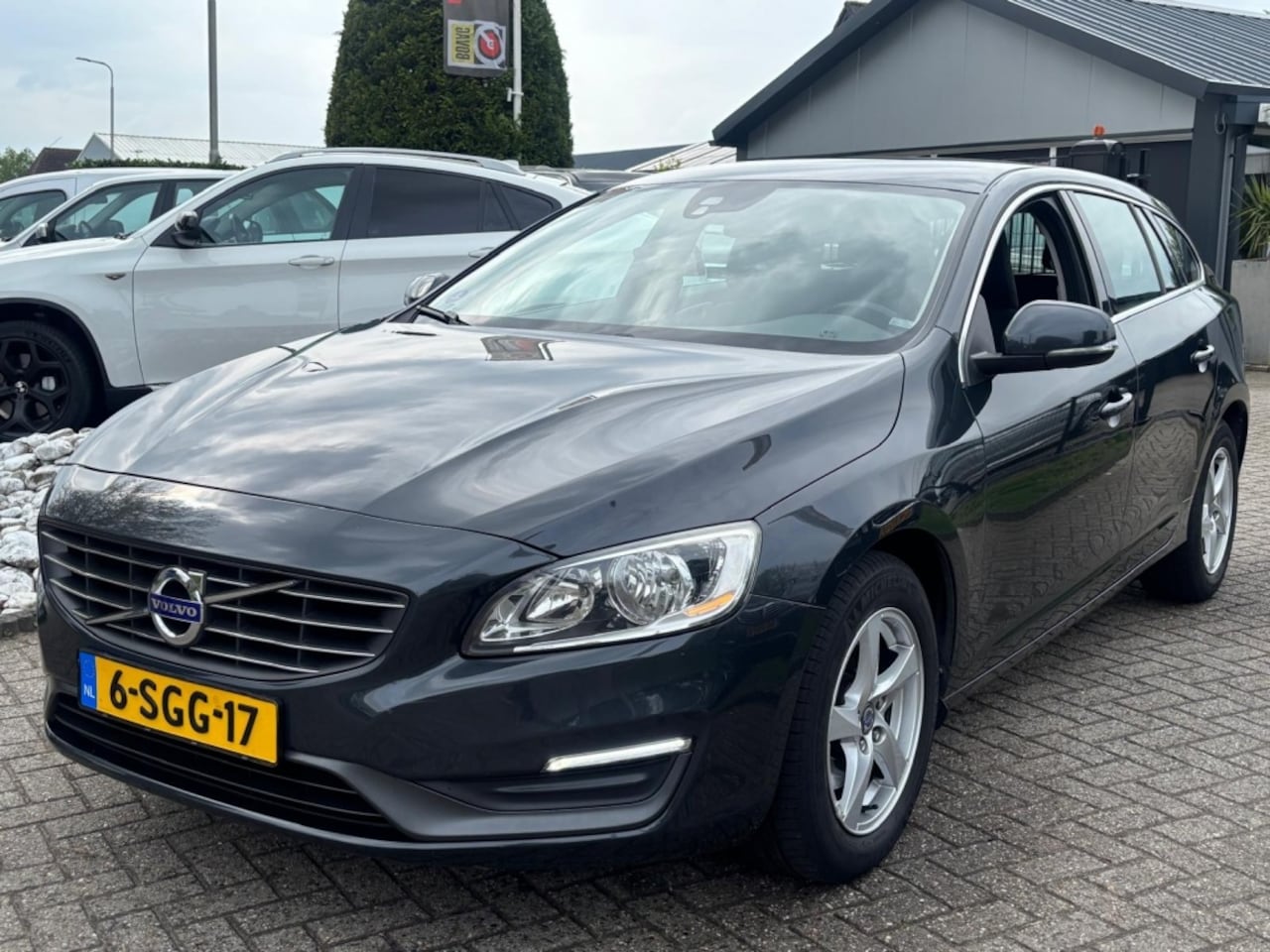 Volvo V60 - 1.6 T3 Momentum Automaat 2013 Trekhaak - AutoWereld.nl