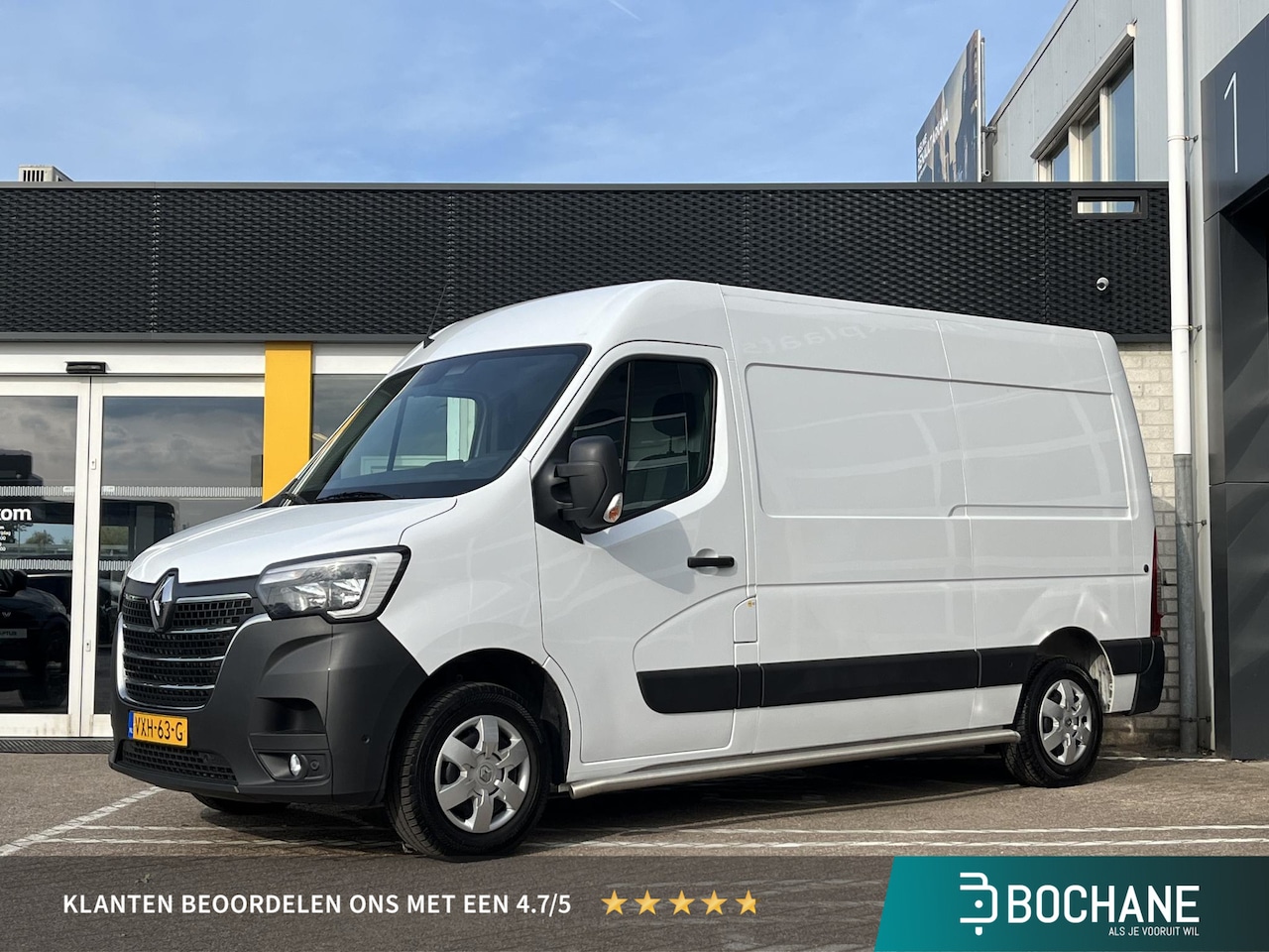 Renault Master - 2.3 dCi 135 T35 L2H2 Work Edition | Betimmering | Trekhaak | All-Season banden - AutoWereld.nl