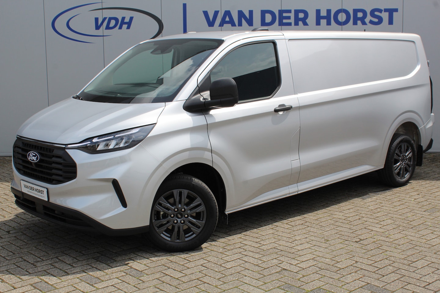 Ford Transit Custom - 320 2.0-136pk TDCI L2H1 ´Trend´ AUTOMAAT ! Overtuig u van de rijkwaliteiten van dit nieuwe - AutoWereld.nl