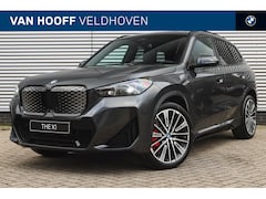 BMW iX1 - eDrive20 High Executive M Sport / Panoramadak / Sportstoelen / Adaptieve LED / M Adaptief