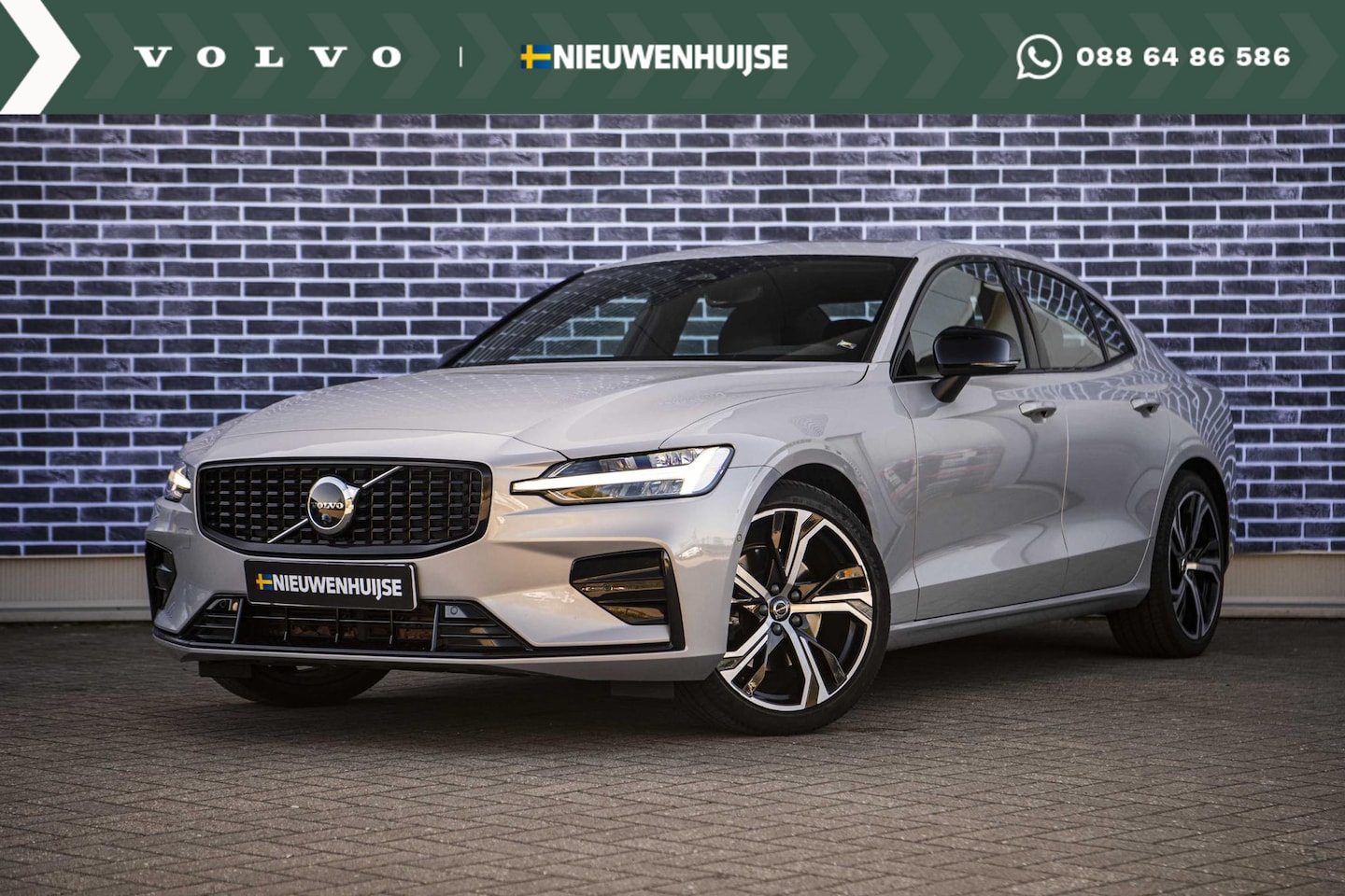 Volvo S60 - 2.0 B4 Plus Dark | Panoramisch schuif/kanteldak | Harman Kardon | Stoel & stuur verwarming - AutoWereld.nl