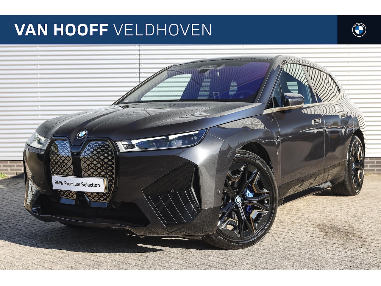 BMW iX - xDrive50 High Executive / Sportpakket / Panoramadak Sky Lounge / Trekhaak / Laserlight / S - AutoWereld.nl