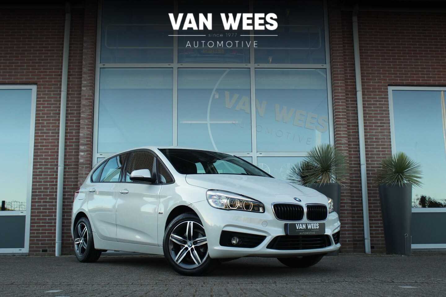 BMW 2-serie Active Tourer - 216i F45 Executive Sport-Line | NL auto | 2e eigenaar | 17 inch | LED | Navi | PDC | Sport - AutoWereld.nl