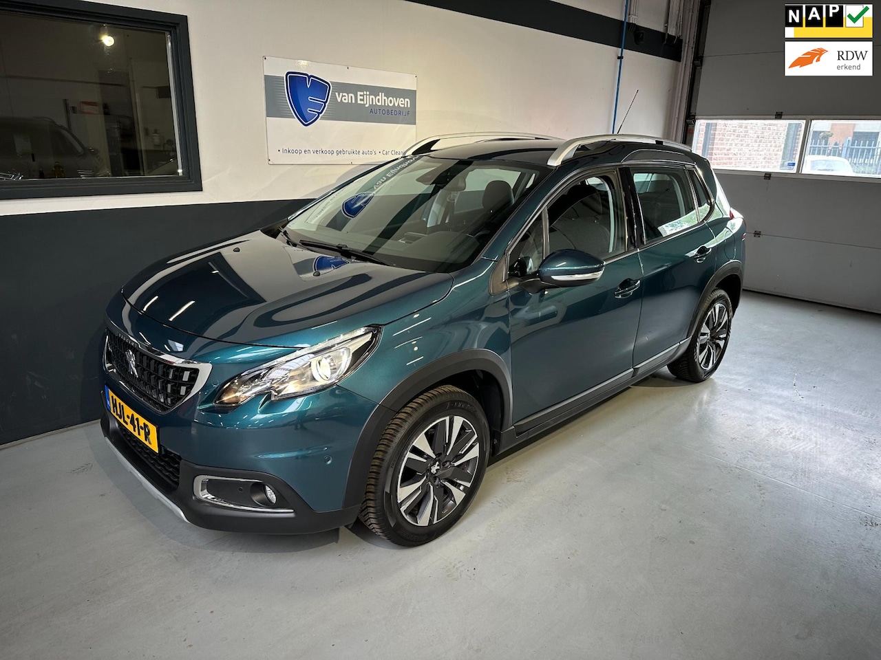 Peugeot 2008 - 1.2 PureTech Blue Lion Navi|Cruise|ECC - AutoWereld.nl