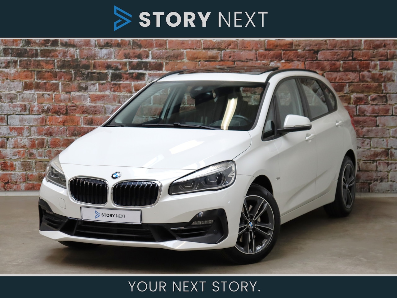 BMW 2-serie Active Tourer - 220i Executive Sport Line Automaat / Trekhaak / Panoramadak / Navigatie / Achteruitrijcame - AutoWereld.nl