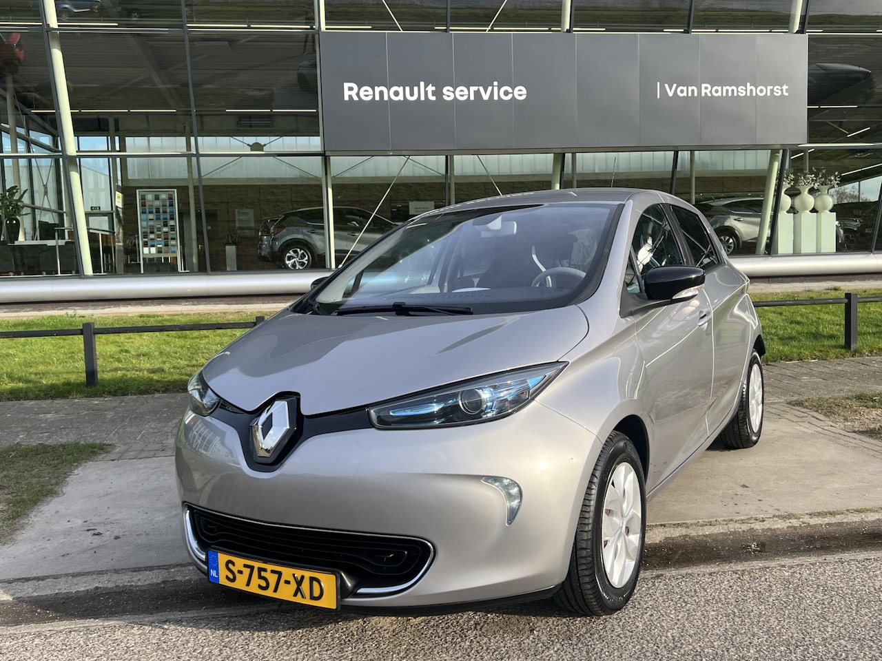Renault Zoe - E-Tech Electric R240 Life 22 kWh (ex Accu) / Climate / Cruise / Radio / Navi / - AutoWereld.nl