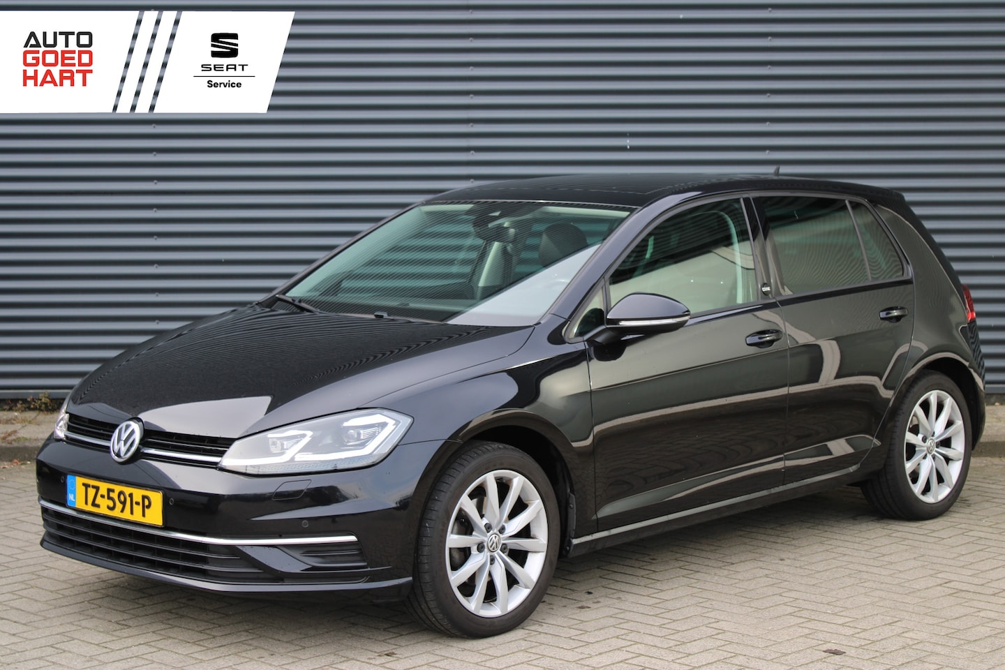 Volkswagen Golf - 1.5 TSI Highline Business Panoramadak Full-LED Lederenbekleding Groot-Navi - AutoWereld.nl