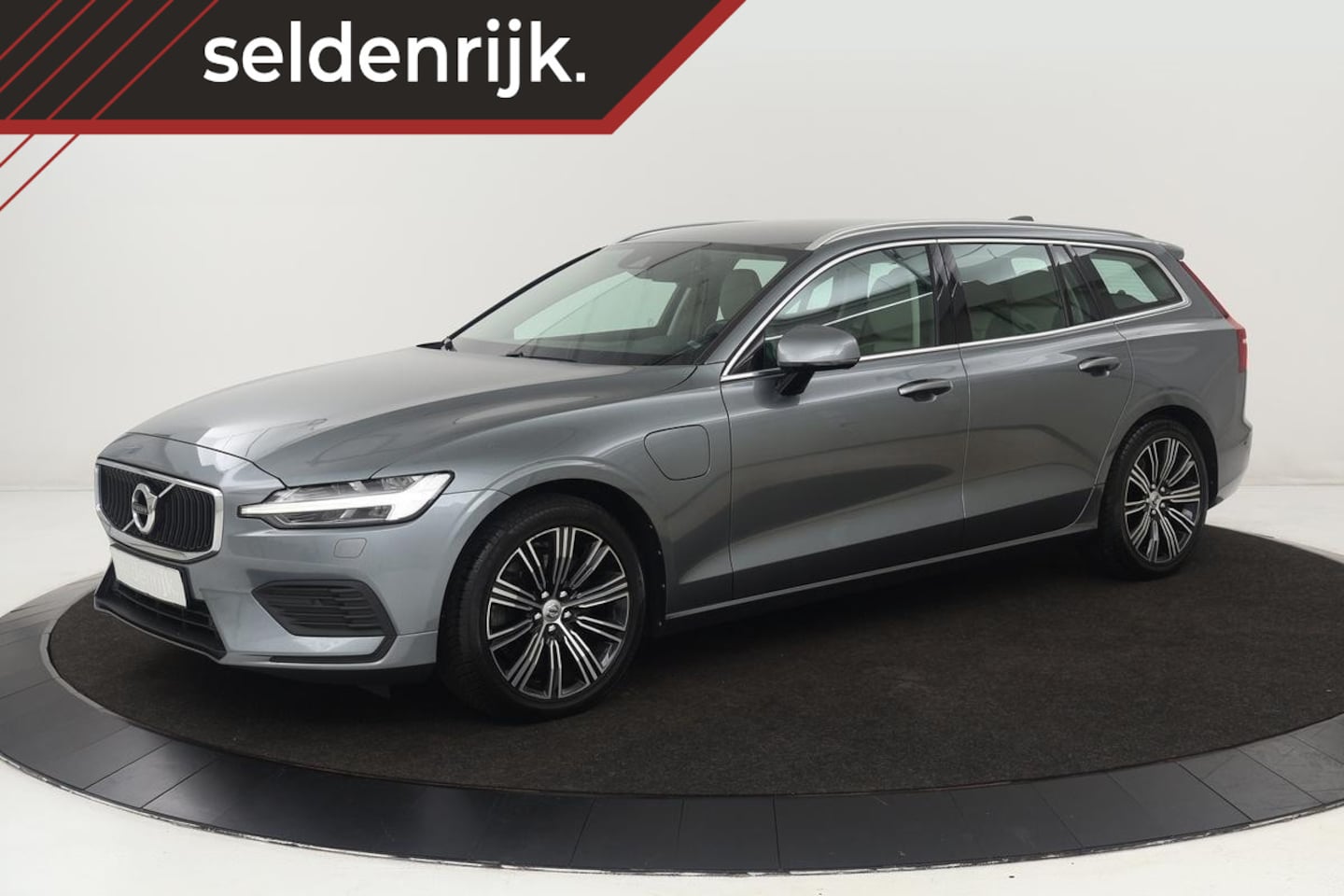 Volvo V60 - 2.0 T6 Recharge AWD Momentum Pro | Trekhaak | Stoel & stuurverwarming | Harman/Kardon | Ca - AutoWereld.nl