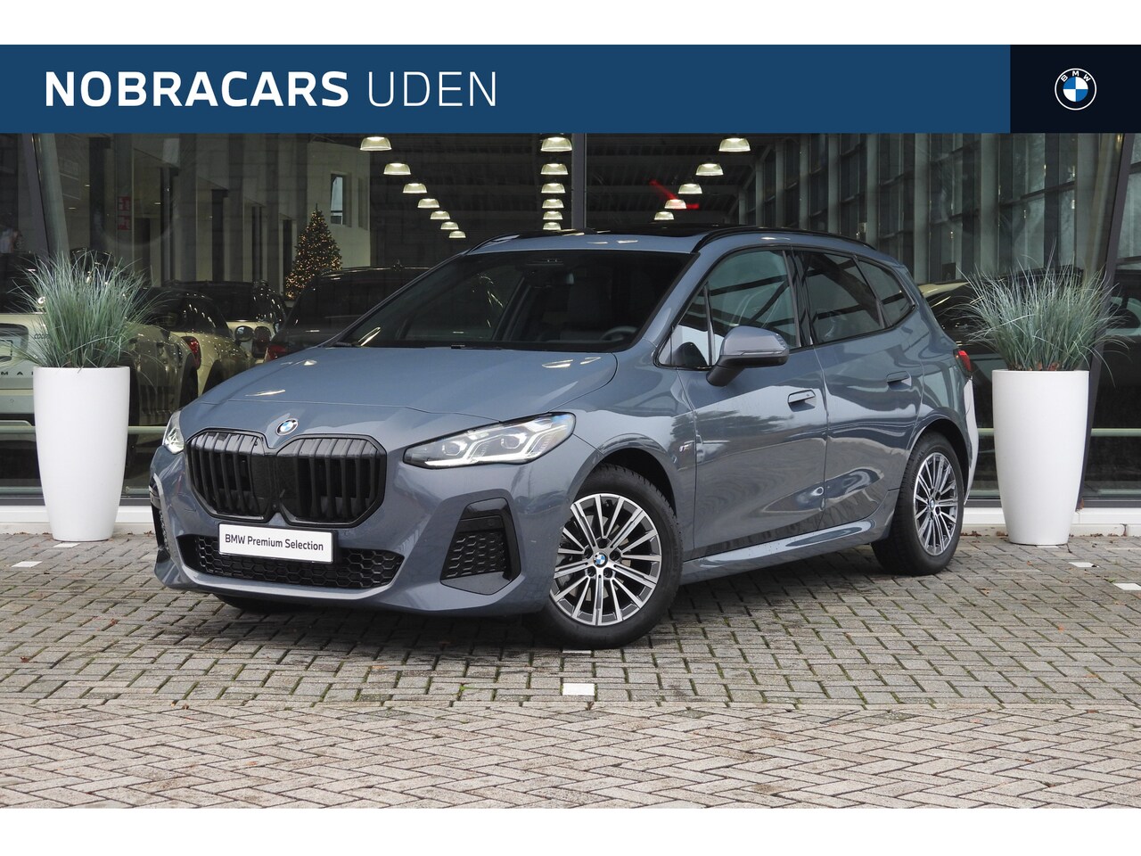BMW 2-serie Active Tourer - 218i High Executive M Sport Automaat / Panoramadak / Trekhaak / Sportstoelen / Stoelverwar - AutoWereld.nl