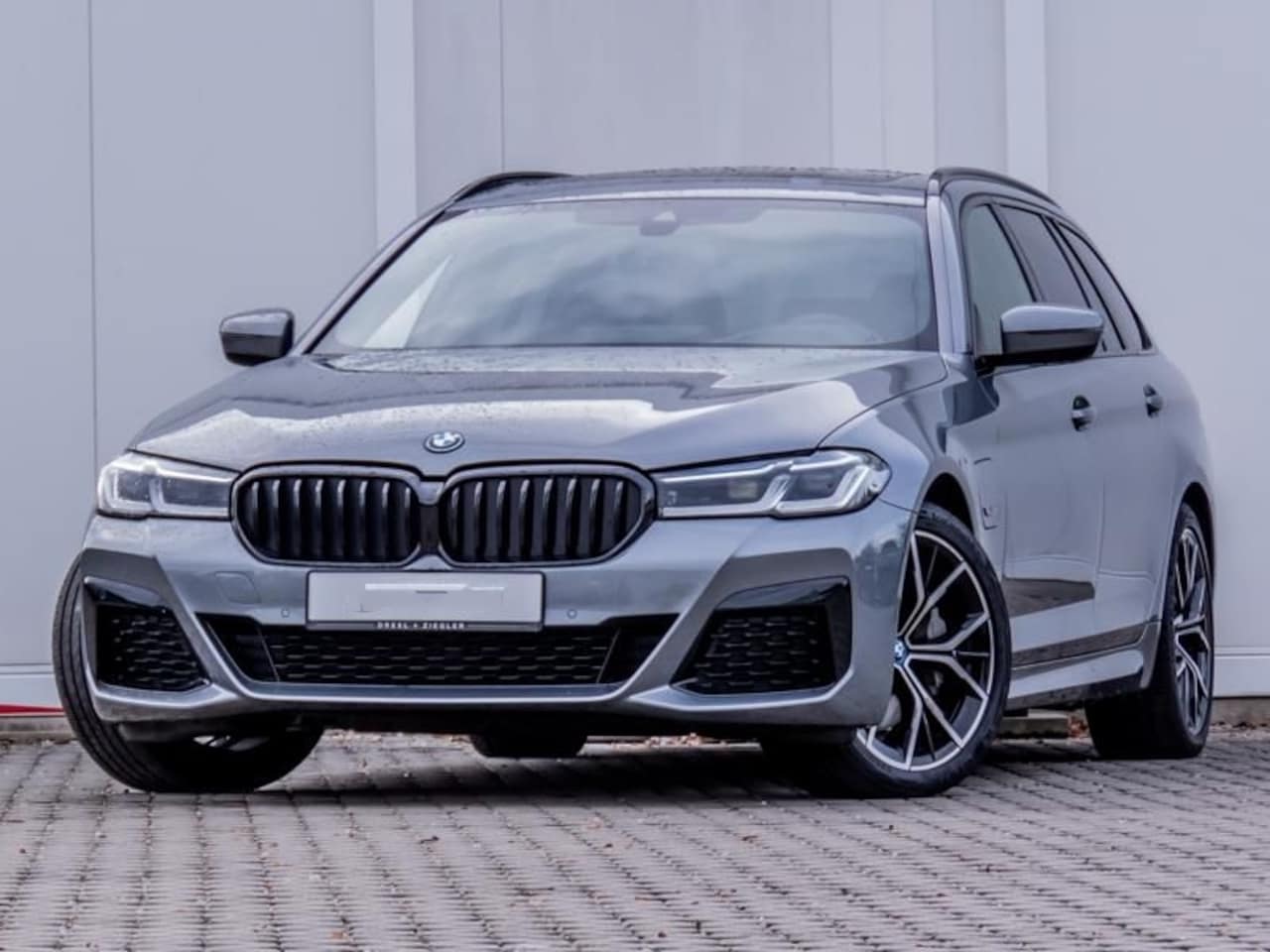 BMW 5-serie Touring - 530e xDrive M-SPORT ** LASER, LEDER, PANORAMA, TREKH, HuD, HiFi, 19-inch LMV ** € 36.800,= - AutoWereld.nl
