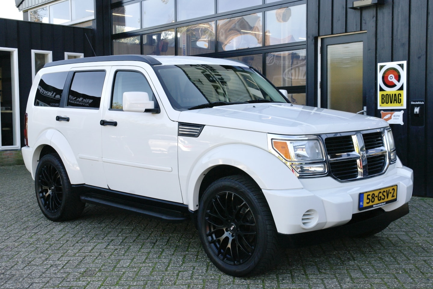 Dodge Nitro - 3.7 V6 SXT Automaat | Cruise | 4x4 | 20'' - AutoWereld.nl