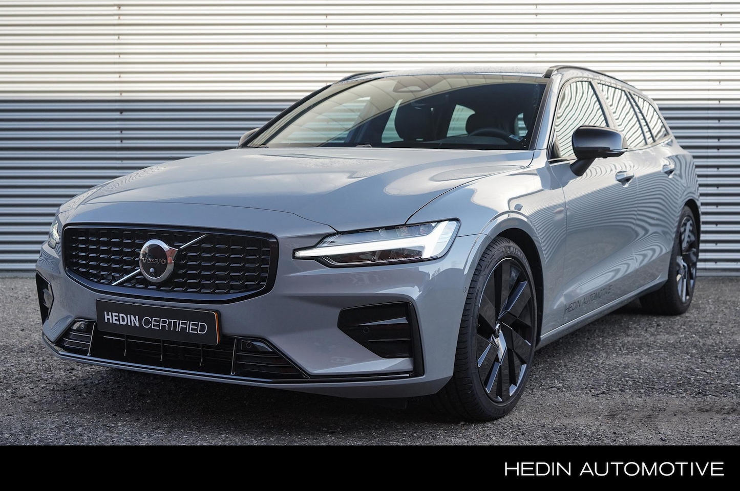 Volvo V60 - B4 Plus Dark | 360 Camera | 19 inch Black edition velgen | Sportonderstel | Nappa leder - AutoWereld.nl
