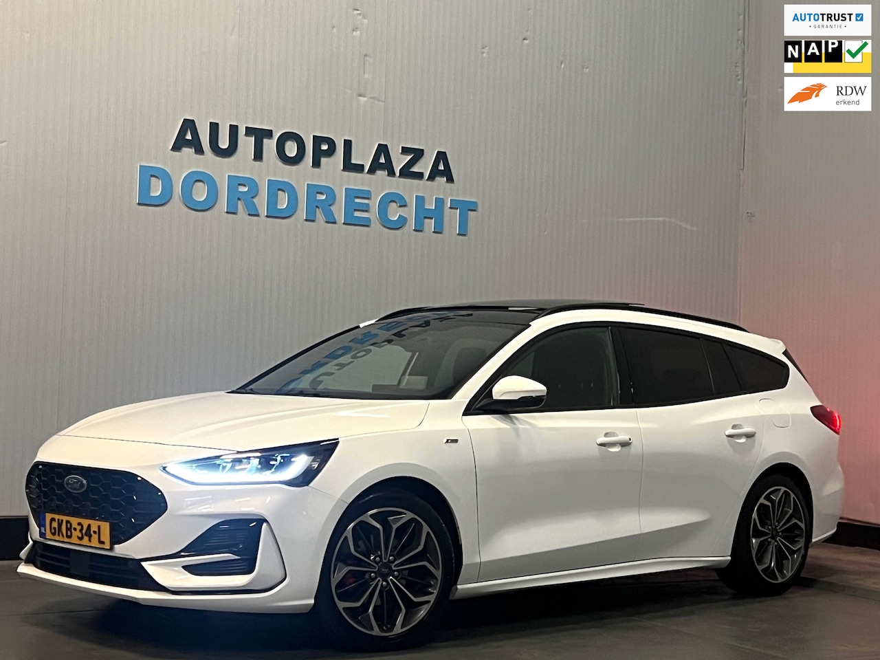 Ford Focus Wagon - 1.0 EcoBoost Hybrid ST Line X PANO / CAMERA /HEAD UP - AutoWereld.nl