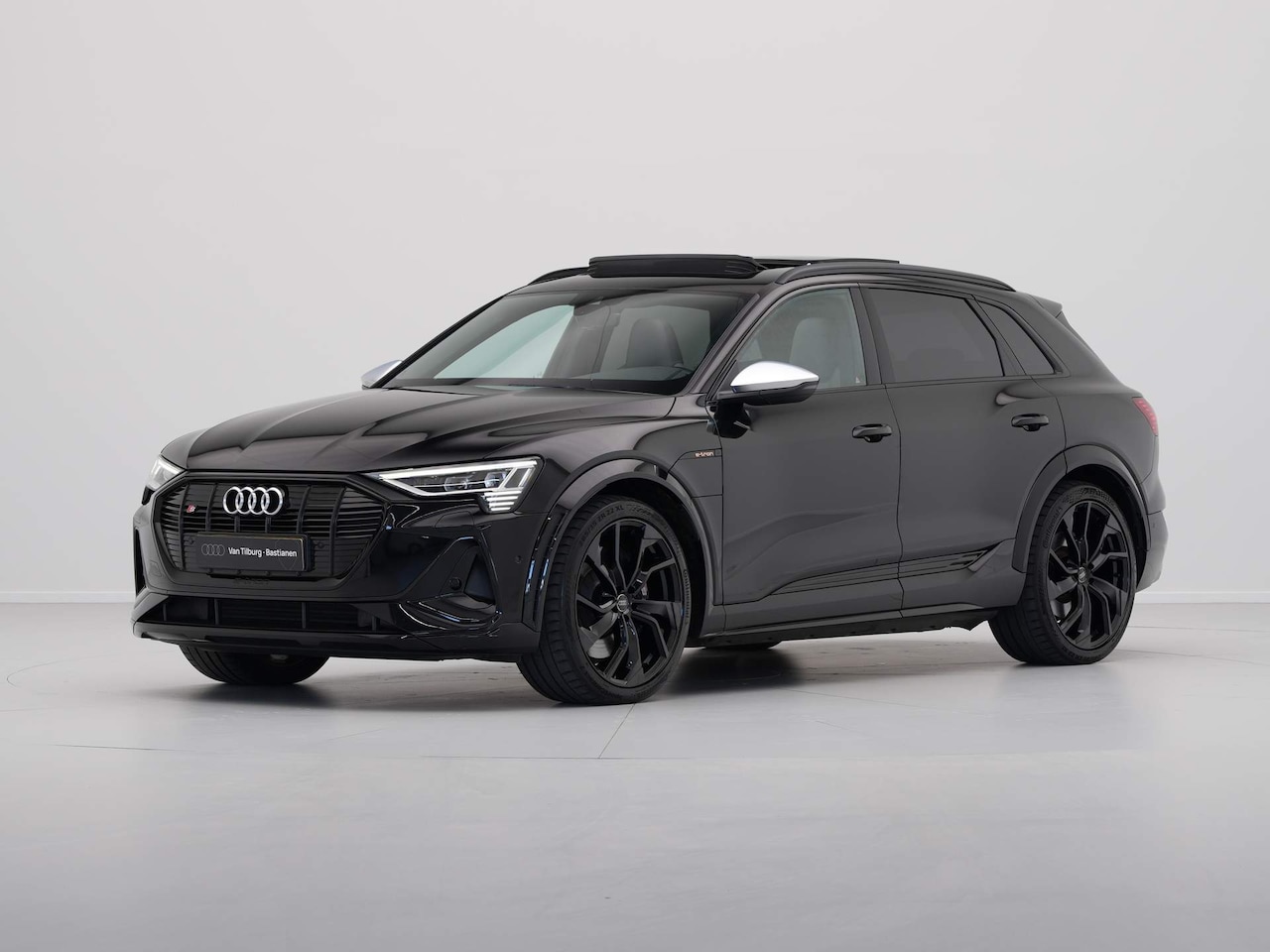 Audi e-tron - S quattro 504pk 95 kWh Panorama Navigatie Luchtvering Trekhaak Camera - AutoWereld.nl