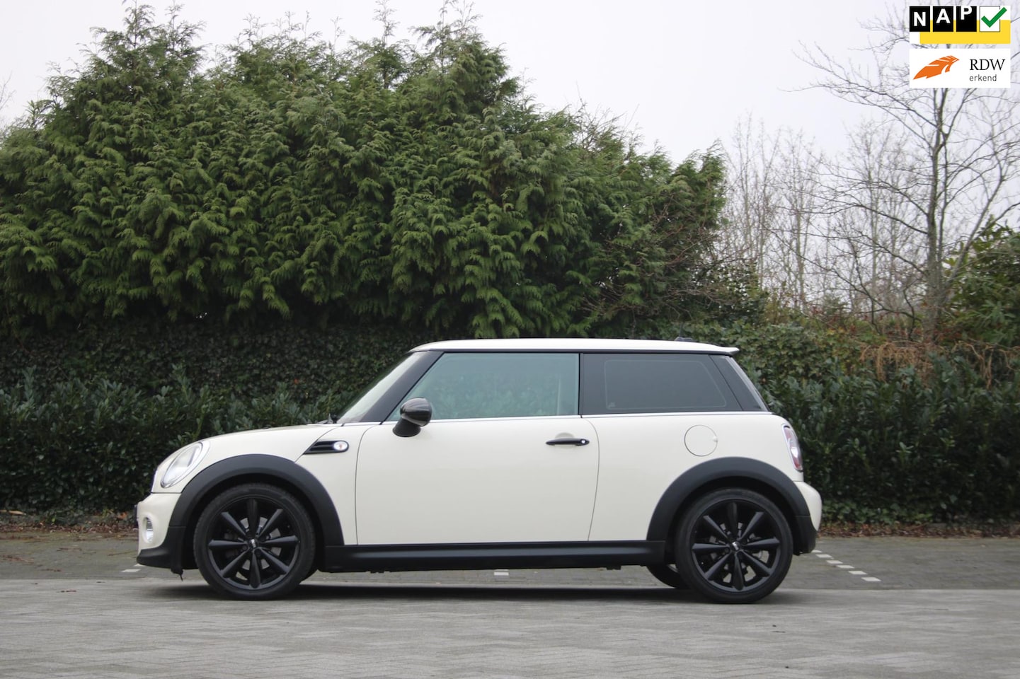 MINI One - 1.6 Business Line / Black-line / Navigatie / NAP - AutoWereld.nl
