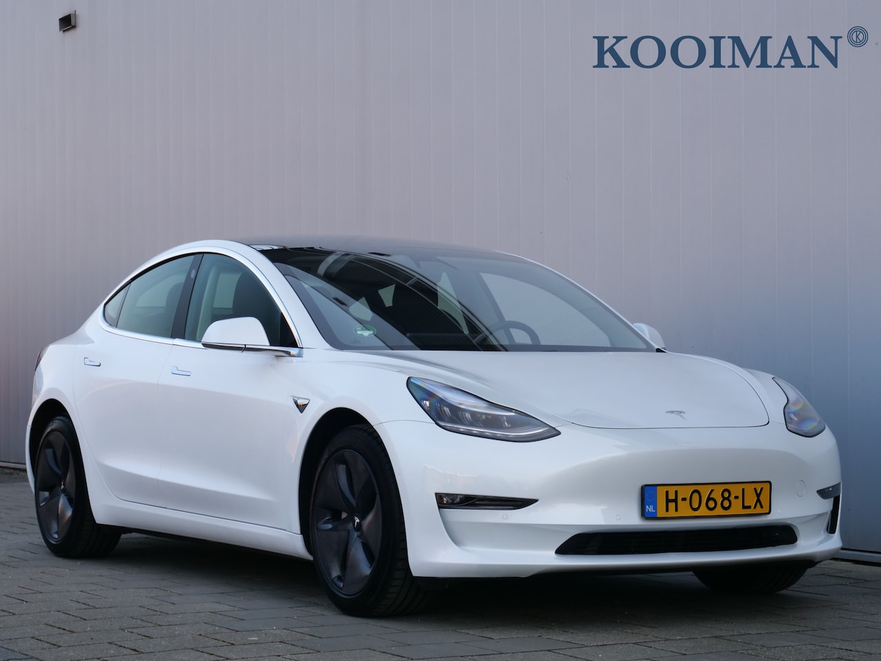 Tesla Model 3 - Long Range RWD Long Range AWD 75 kWh 351pk Automaat Autopilot / Leder / Navigatie - AutoWereld.nl