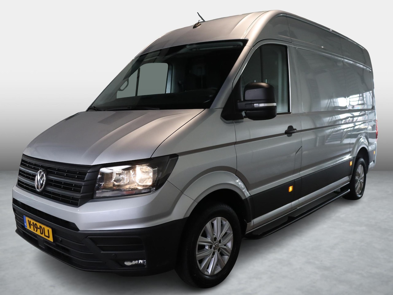 Volkswagen Crafter - Bedrijfswagens 35 2.0 TDI L3H3 Exclusive 103kW 140pk 8 versn auto | Middelhoog dak | Multi - AutoWereld.nl