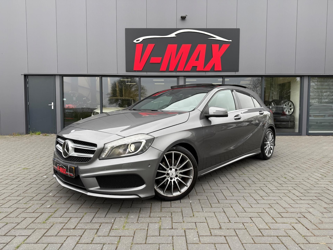 Mercedes-Benz A-klasse - A200 AMG AUT Pano LED HKardon Carplay - AutoWereld.nl