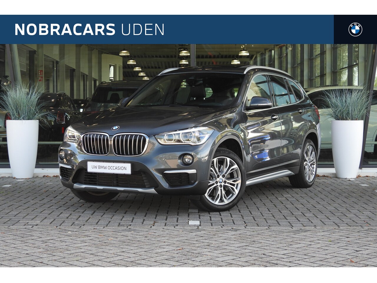 BMW X1 - xDrive20i High Executive M Sport xLine Automaat / Panoramadak / Trekhaak / Sportstoelen / - AutoWereld.nl