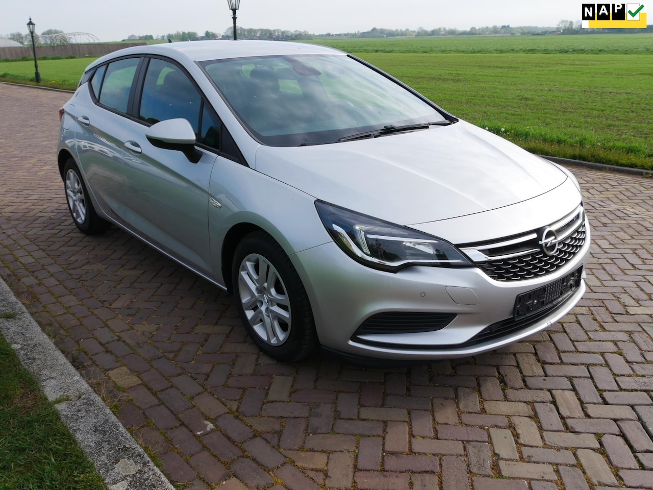 Opel Astra - 1.6 CDTI Business+ AC NAVI ** MARGE CAR ** - AutoWereld.nl