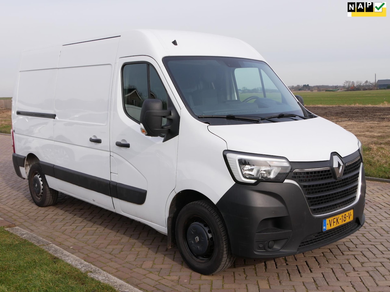 Renault Master - T33 2.3 dCi 135 L2H2 AC 3-SEATS - AutoWereld.nl