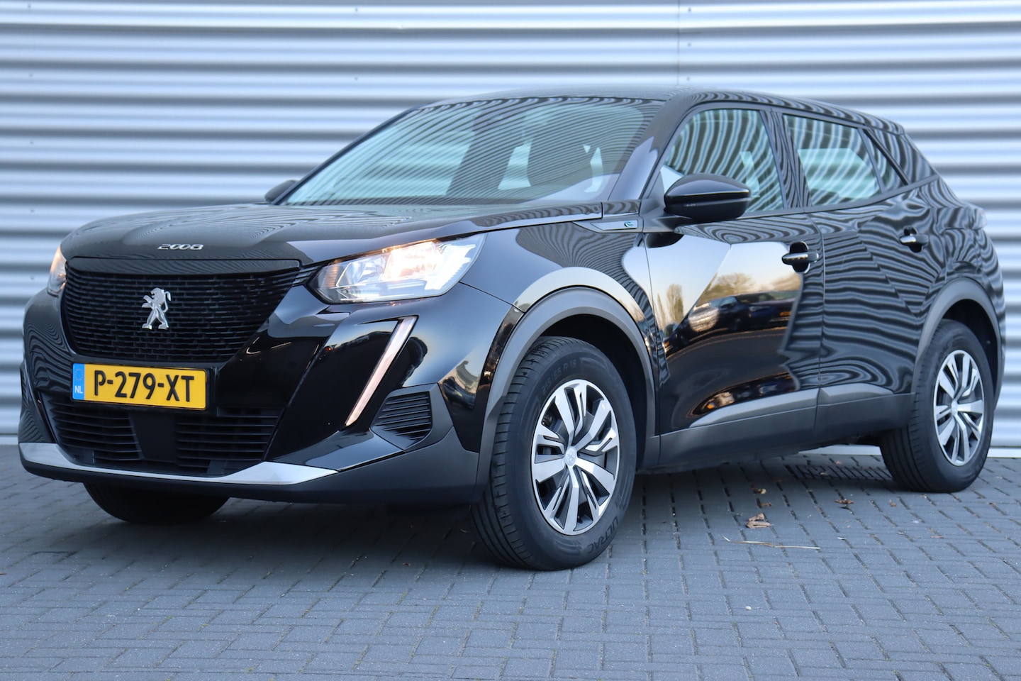 Peugeot e-2008 - EV 136PK ACTIVE PACK AUTOMAAT / NAVI / CLIMA / LED / PDC / CAMERA / WINTERPAKKET / 1E EIGE - AutoWereld.nl